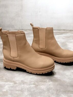 NWOT Marc Fisher Pietro Chelsea Boots Lug Sole Platform Tan Leather  Size 9M